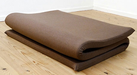 高反発ラテックス素材のへたらないベッドパッドが腰痛持ちに人気，