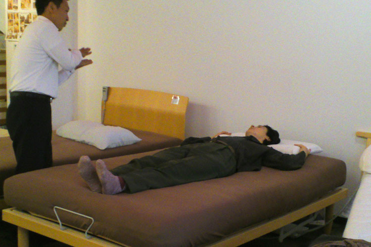 大阪市北区梅田で腰痛おすすめベッド マットレス 肩こりに良いマットレス選びならsleepshopの大阪駅寝試し体験会へ Sleepshop大阪駅前体験会