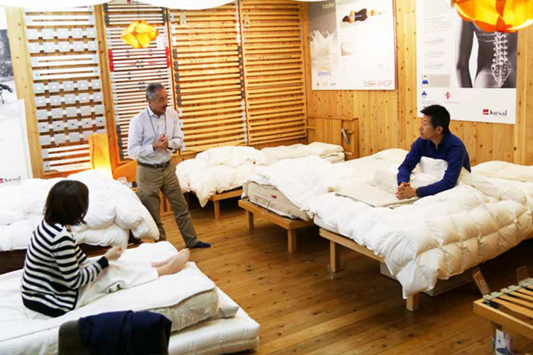 大阪マットレス、ベッド寝試し体験，